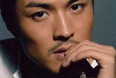 演员于小伟个人资料,从荧幕新星到实力派演员的成长之路