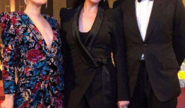 给女明星舔脚,是敬业还是失态？